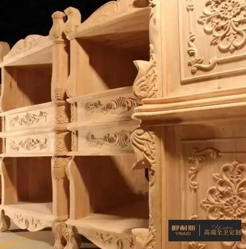 第十一步：木磨。把木頭表面的毛刺打磨掉，有小坑挖或黑疤的地方挖掉后填補(bǔ)起來、并打磨光滑。
