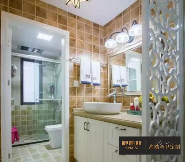 現(xiàn)在大多數(shù)衛(wèi)浴間設(shè)計(jì)是干濕分離式，將面盆獨(dú)立出來，且設(shè)置遠(yuǎn)離門口的地方，打造相對(duì)干燥的空間