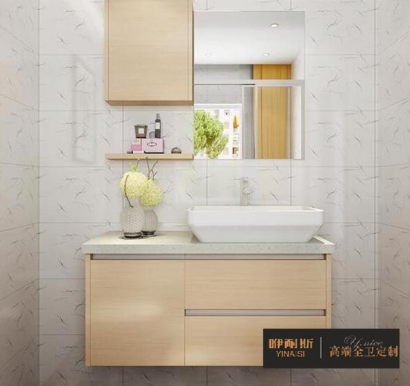 小巧的吊柜，滿(mǎn)足衛(wèi)生間日常收納;設(shè)置隔板，方便洗漱用品擺放。